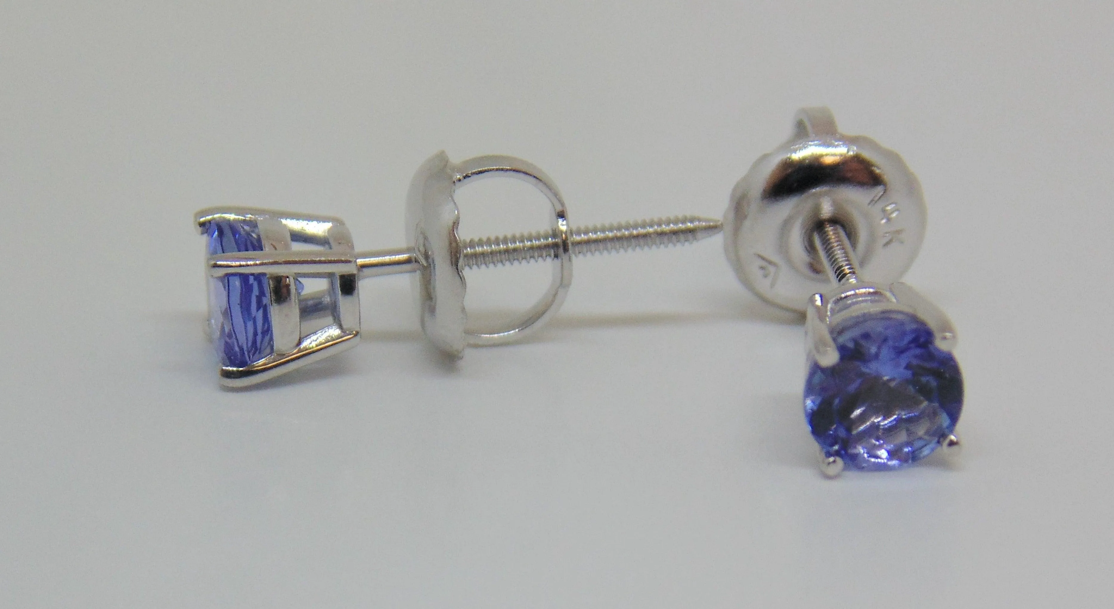 Basket-Set Round Tanzanite Studs