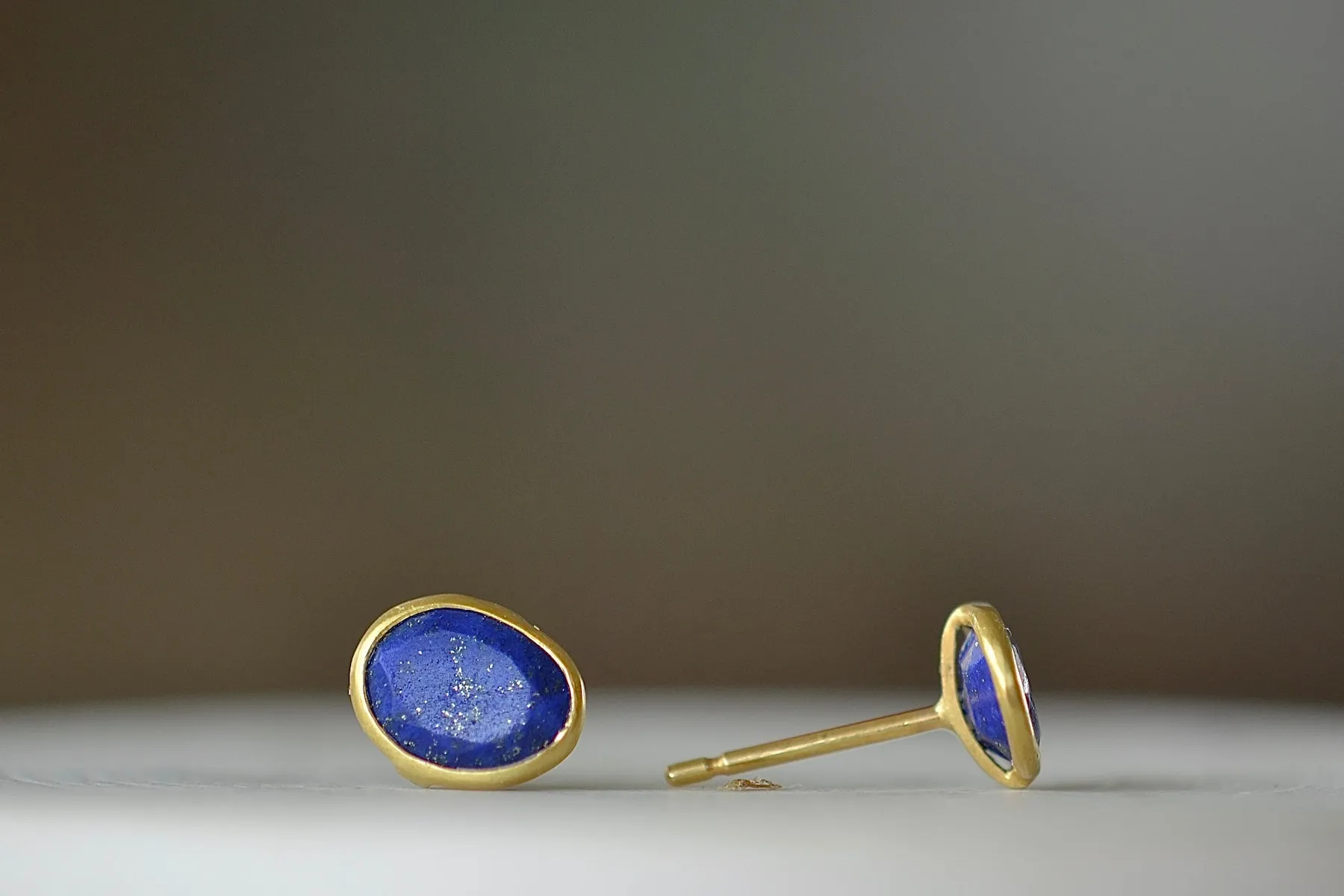 Lapis Classic Studs