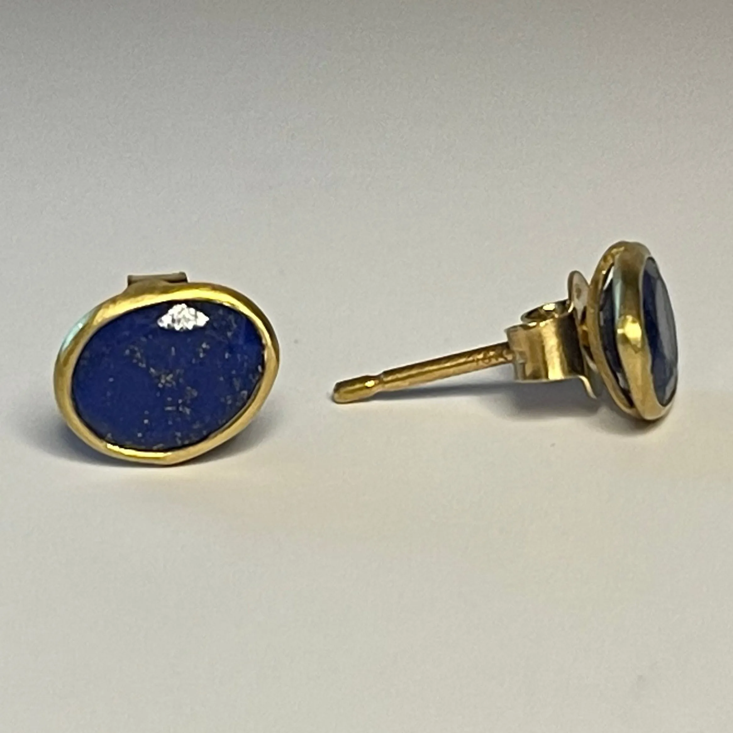 Lapis Classic Studs