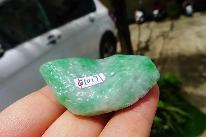 Natural Jade Rough Jadeite Raw (33.5g,4.1X3.2X1.3cm)