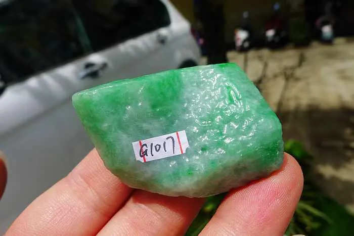 Natural Jade Rough Jadeite Raw (33.5g,4.1X3.2X1.3cm)