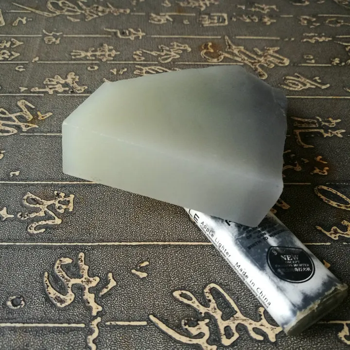 Natural Kunlun Jade Rough Nephrite Raw (196g, 6X6X1.8cm)