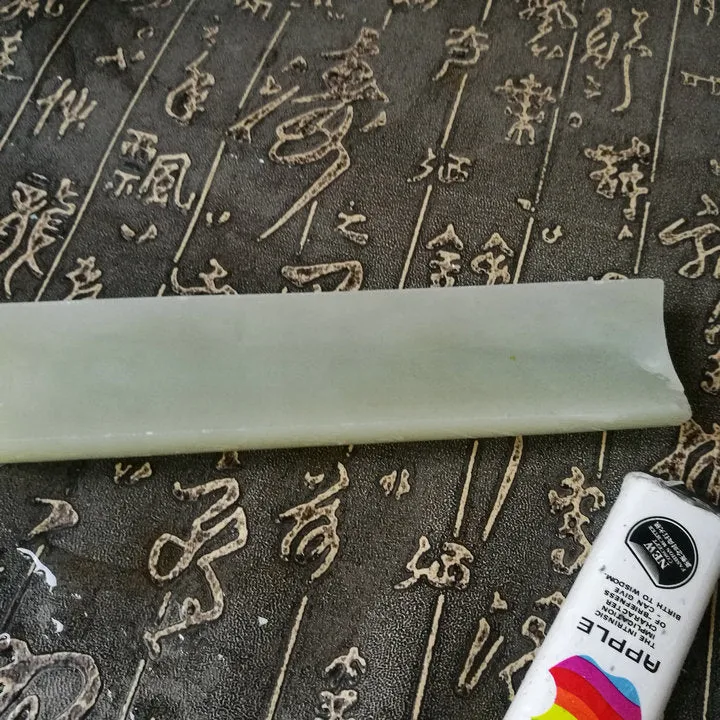 Natural Kunlun Jade Rough Nephrite Raw (199g, 14X3X1.5cm)