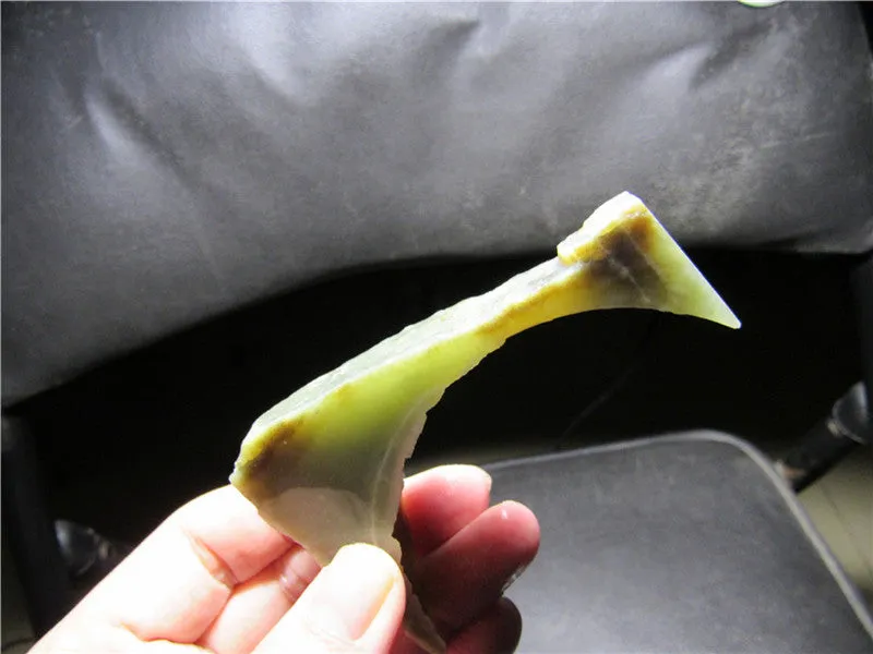 Natural Kunlun Jade Rough Nephrite Raw (61.29g, 82X55X21mm)