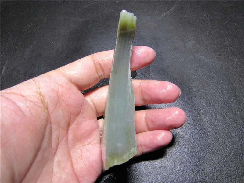 Natural Kunlun Jade Rough Nephrite Raw (61.29g, 82X55X21mm)