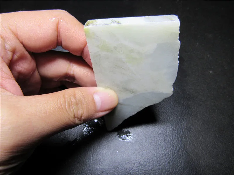 Natural Kunlun Jade Rough Nephrite Raw (64.12g, 81X42X9mm)