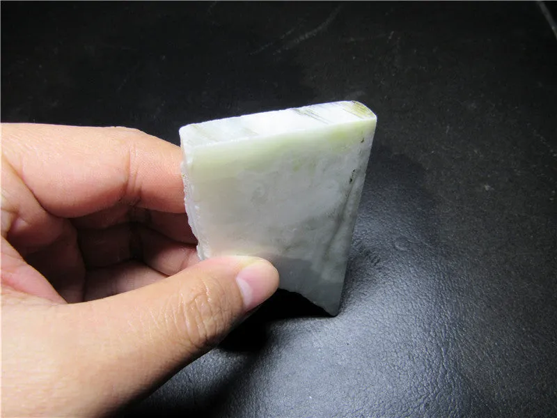 Natural Kunlun Jade Rough Nephrite Raw (64.12g, 81X42X9mm)