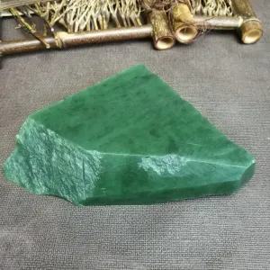 Natural Siberian Jade Rough Nephrite Raw (366g, 10x8.5x2.5cm)