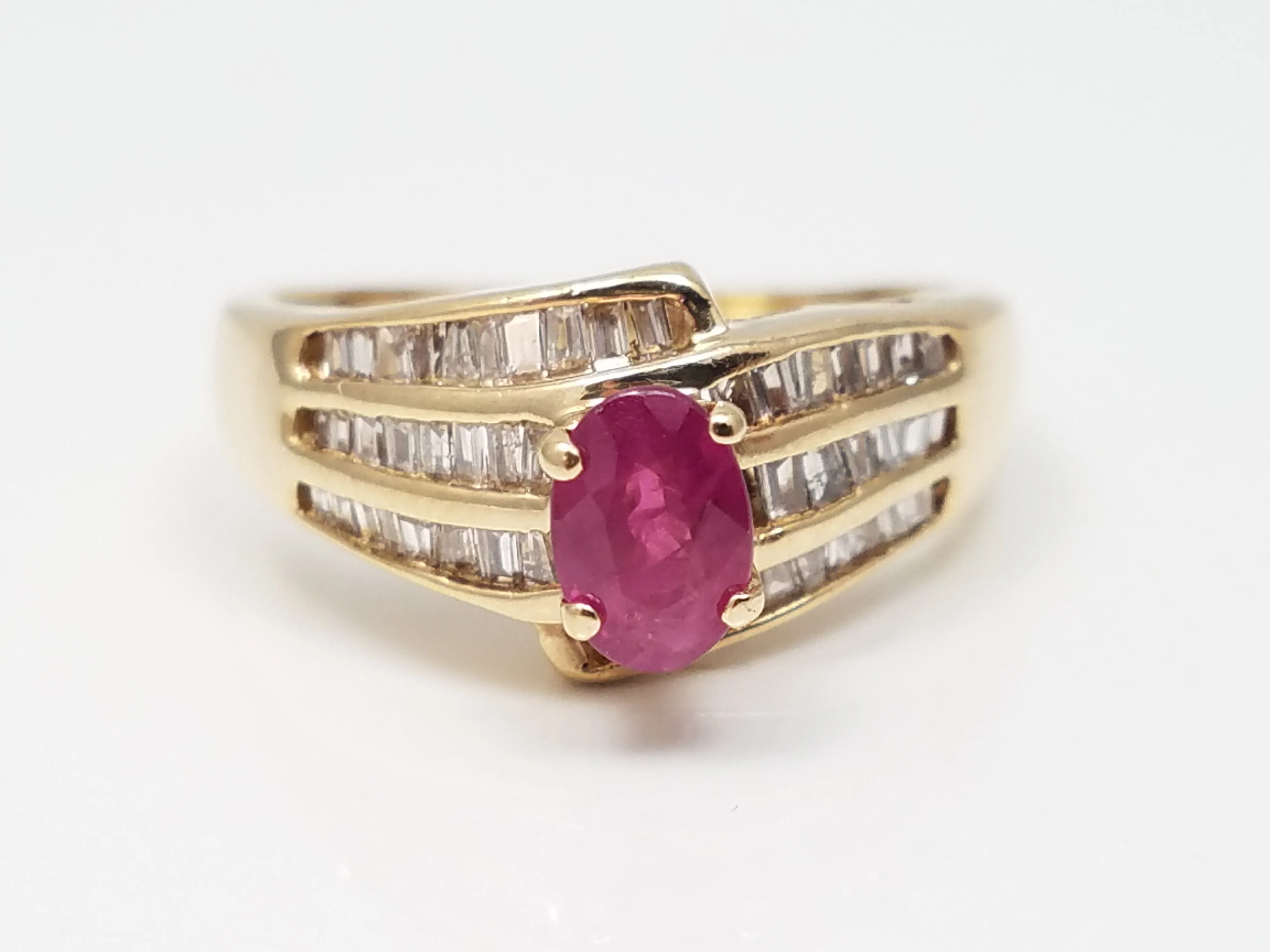 Ravishing 14k Yellow Gold Natural Ruby & Natural Diamond Ring