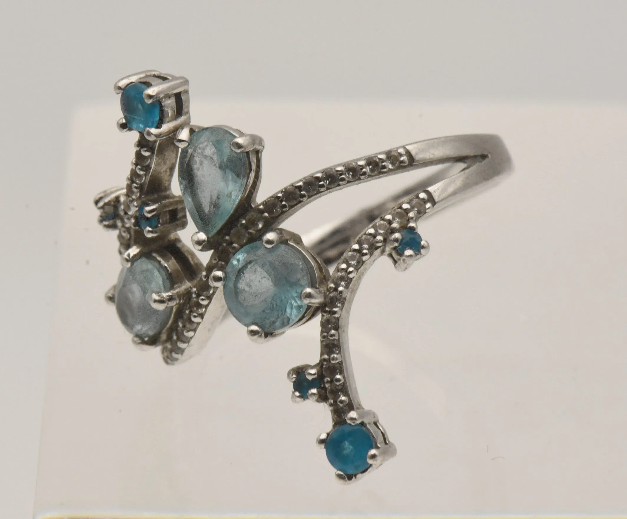 Vintage Sterling Silver Finger Ring with Blue Gemstones - Size 8.75