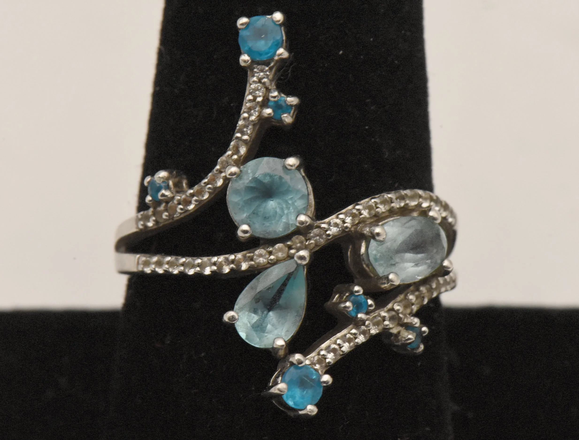 Vintage Sterling Silver Finger Ring with Blue Gemstones - Size 8.75