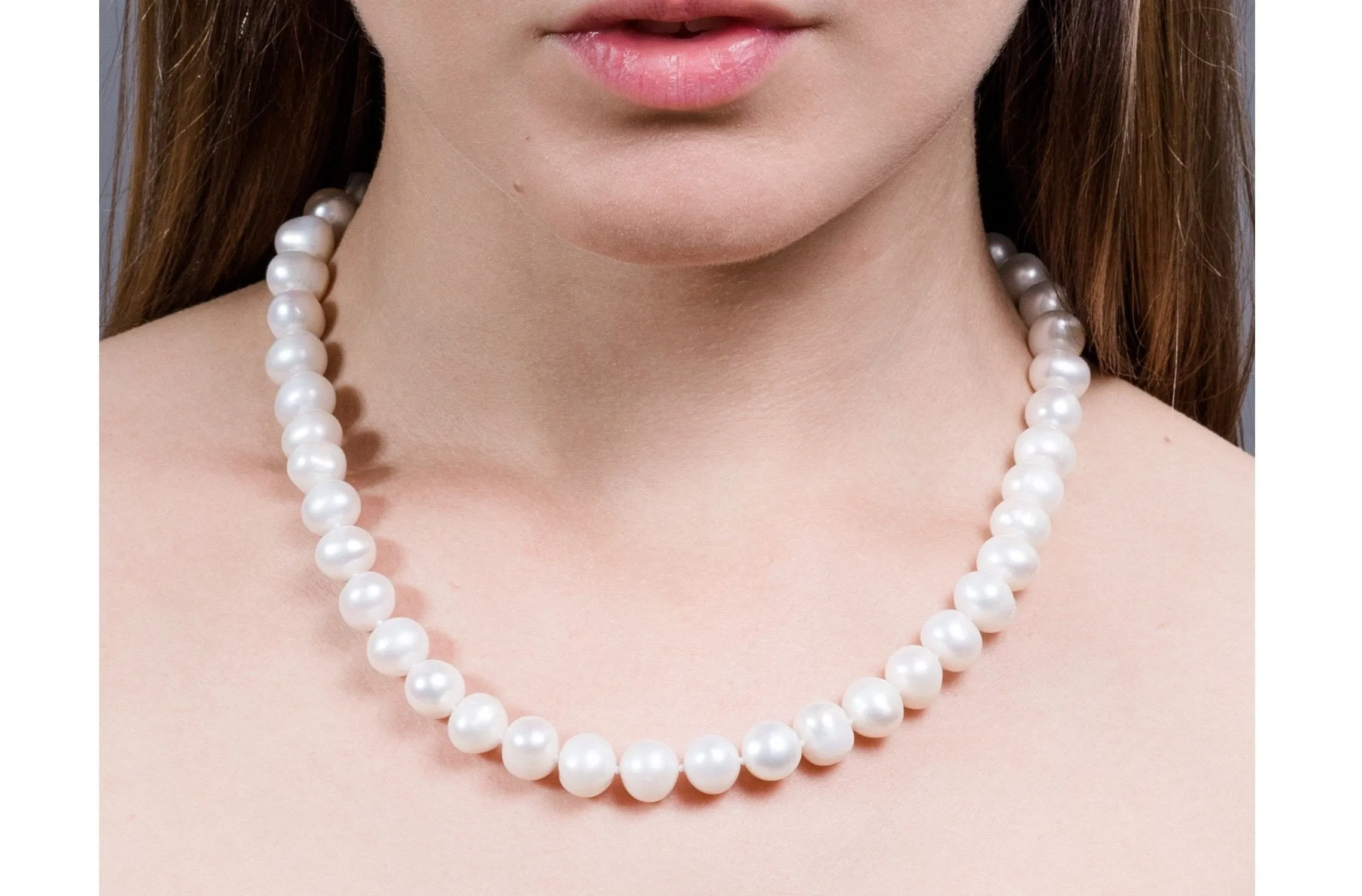 White Off-Round Freshwater Pearl Necklace 9-10mm